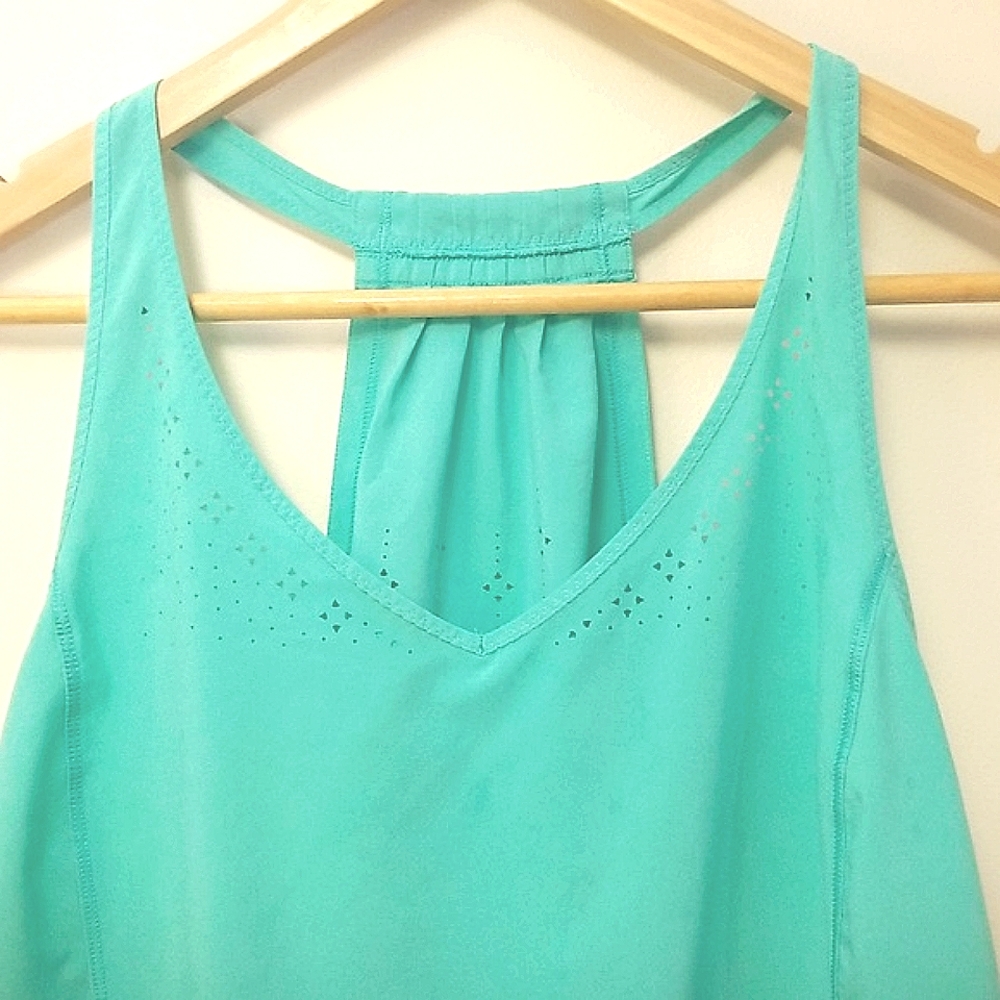 lululemon athletica Aqua Green V-Neck Athletic Tank - Picture 4 of 7